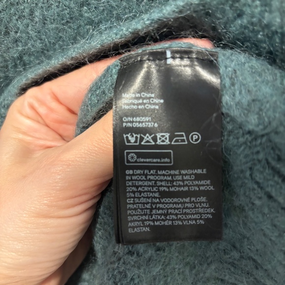 H&M women’s S sweater - Picture 3 of 3